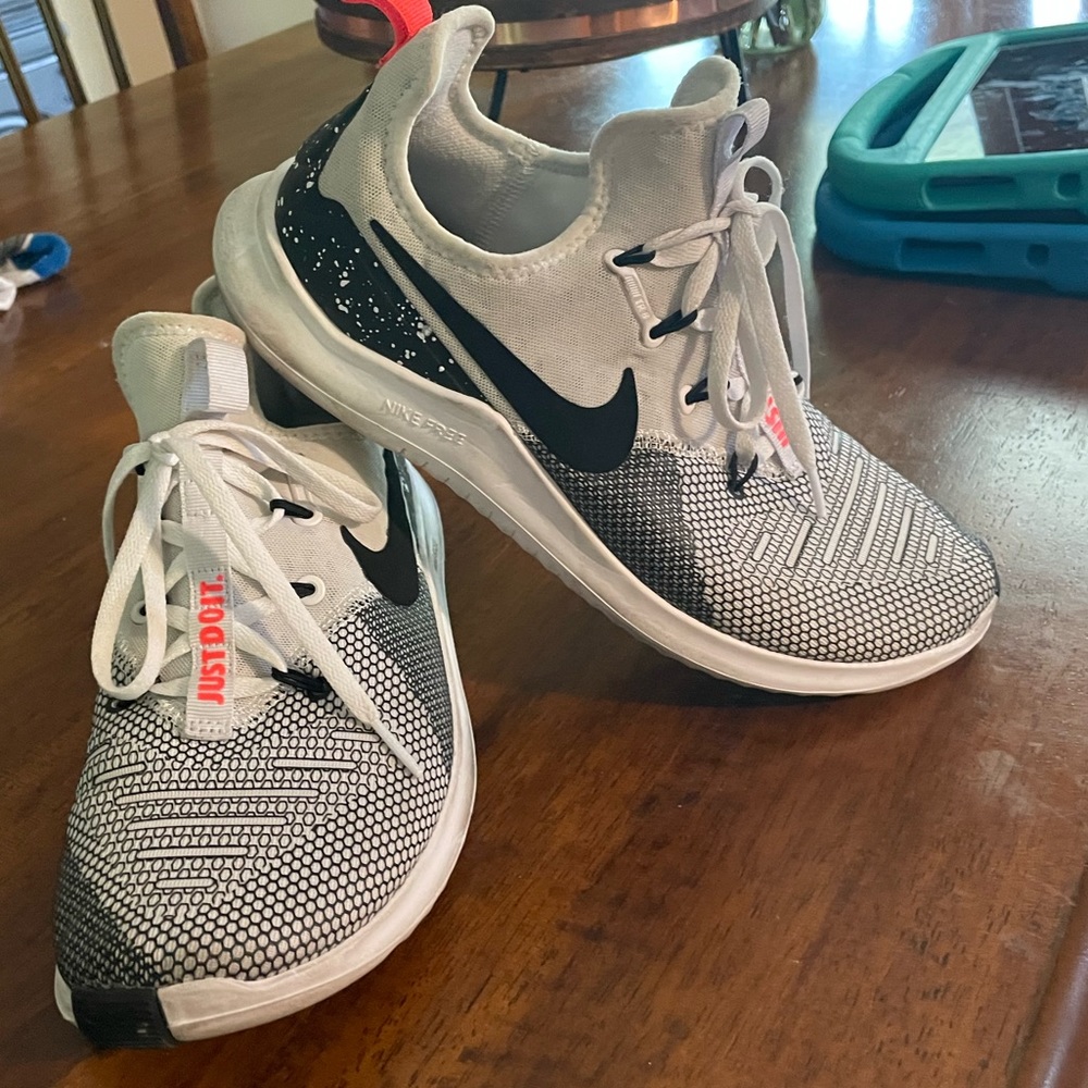 Nike Free TR 8 tennis shoes
